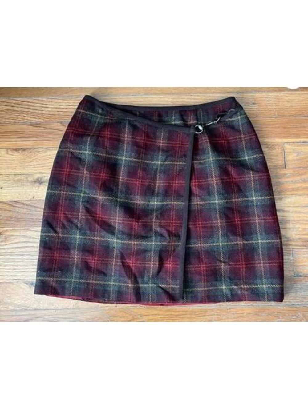 Short plaid skirt, Burgundy and green Mini skirt Size 8 Petite